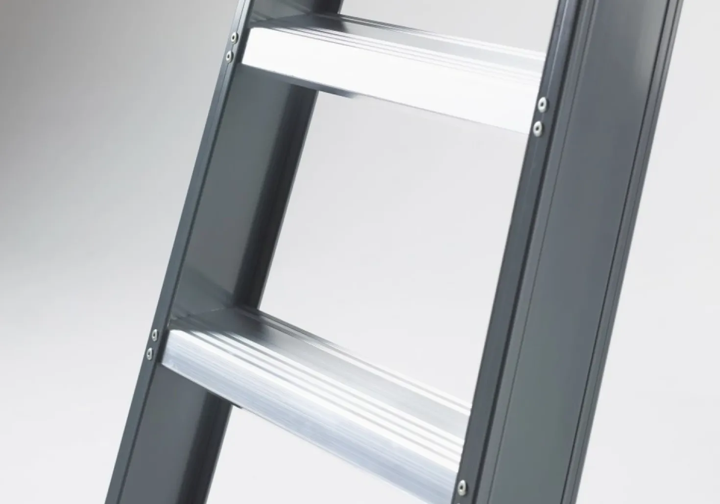 Altrex Falco FEO 8 Trap - Enkel - Aluminium met coating - 8 treden - max. werkhoogte 3,90m