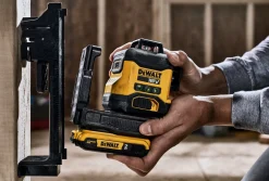 DeWALT DCLE34031D1-QW 18V Li-ion Accu zelfnivellerende Kruislijnlaser set (1x 2.0Ah) - 3x360° - Groen