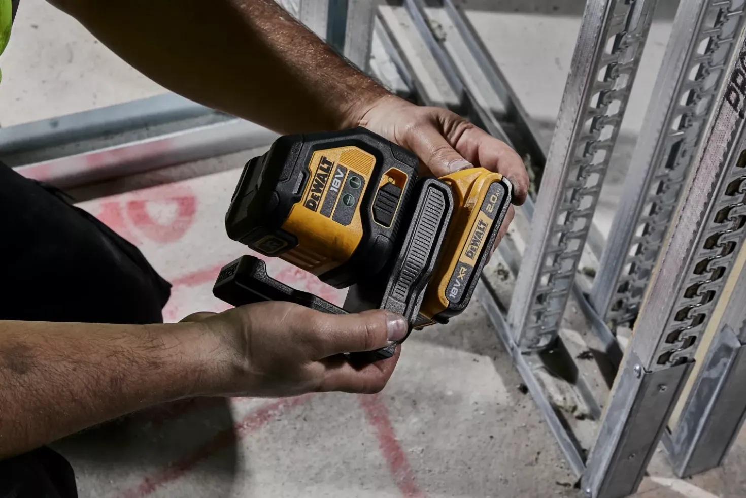 DeWALT DCLE34021N 18V Kruislijnlaser - Groen - 2x 55m - 2 lijnen - IP54
