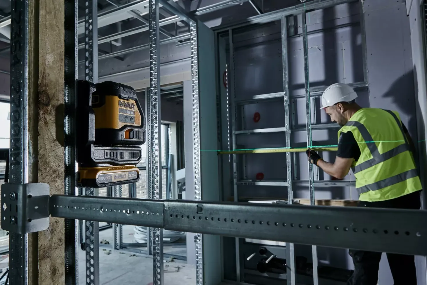 DeWALT DCLE34021N 18V Kruislijnlaser - Groen - 2x 55m - 2 lijnen - IP54