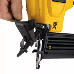 DeWALT DCN680D2-QW 18V Li-ion XR accu afwerktacker set (2x 2.0Ah) in TSTAK - 15-54mm - 18 Gauge - koolborstelloos