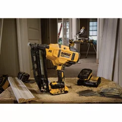 DeWALT DCN660P2-QW 18V Li-ion XR accu afwerktacker set (2x 5.0Ah) in koffer - 32-63mm - 16 Gauge - koolborstelloos