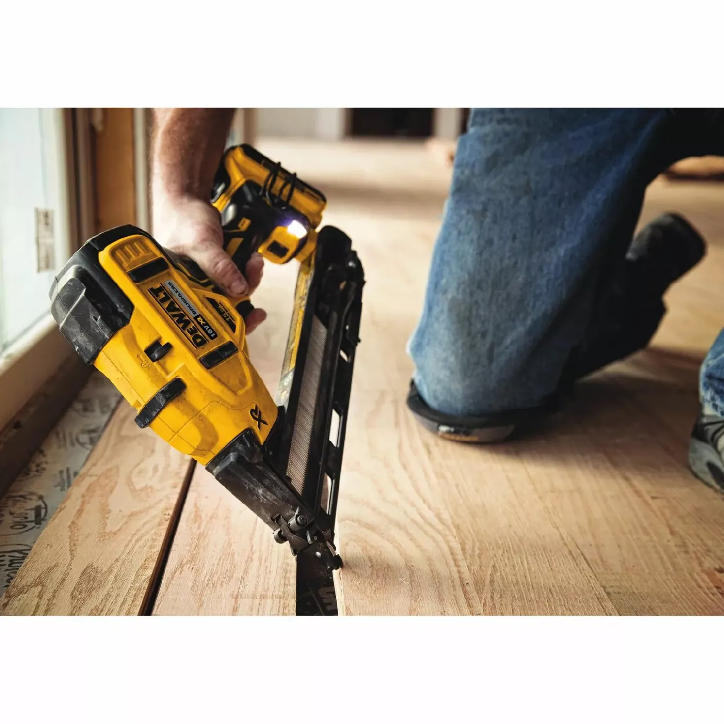 DeWALT DCN650P2-QW 18V Li-ion XR accu afwerktacker (2x 5.0Ah) in TSTAK