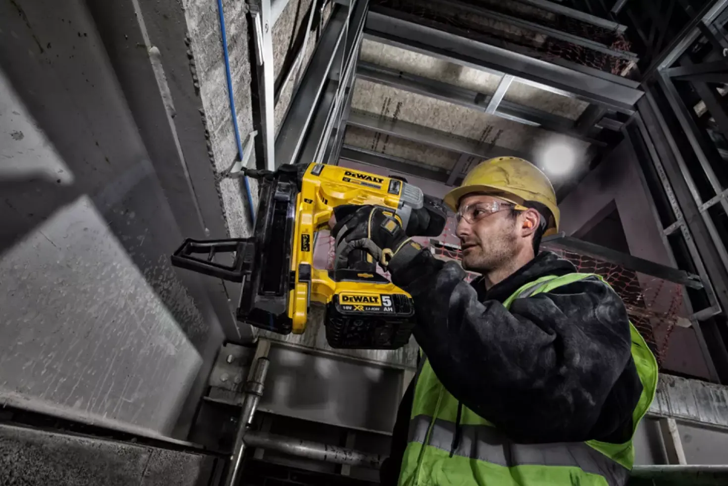 DeWALT DCN890P2-QW 18V Li-ion XR accu betontacker set (2x 5.0Ah) in koffer - koolborstelloos