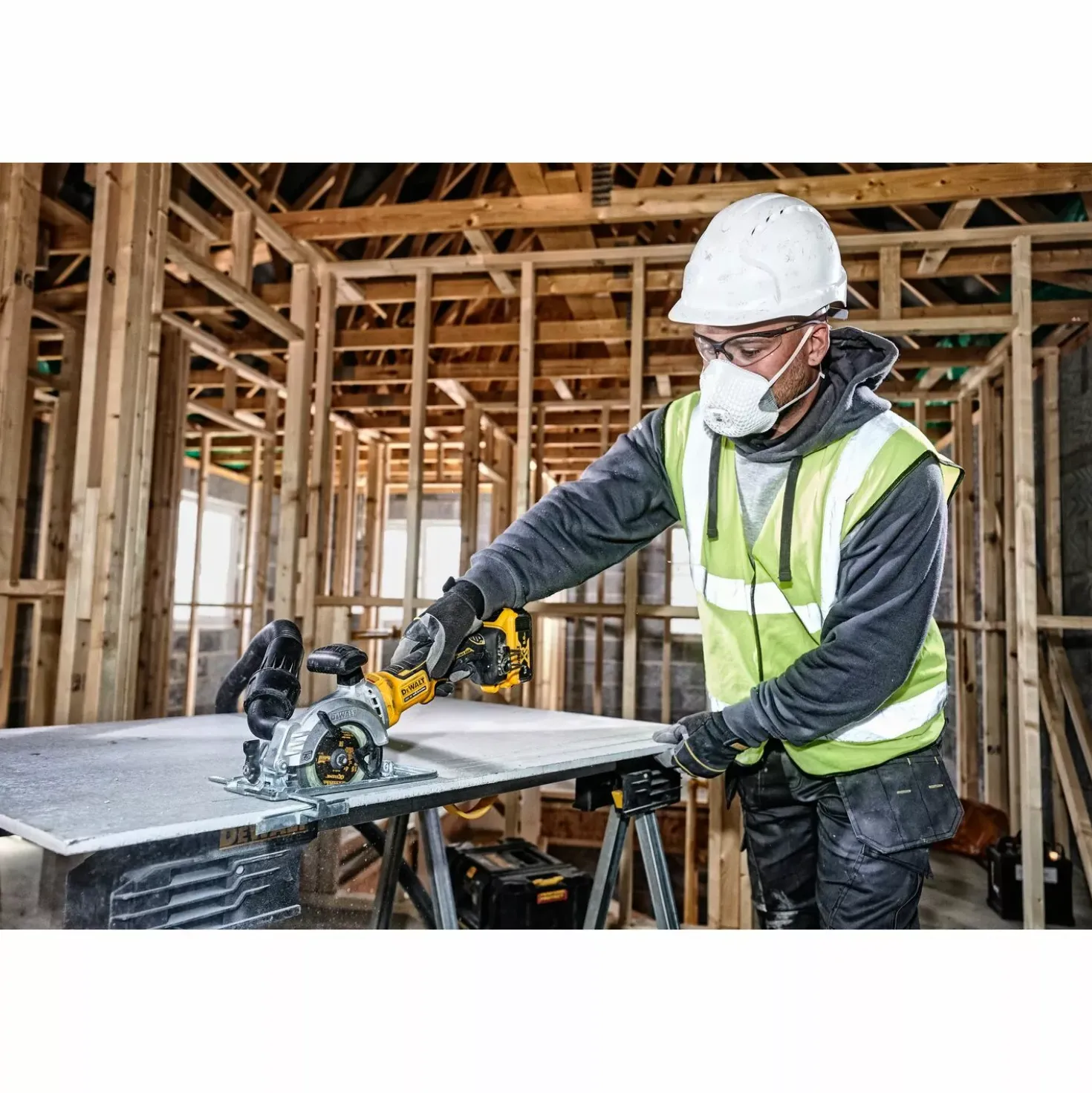 DeWALT DCS571NT-XJ 18V Li-ion XR accu cirkelzaag body in TSTAK - 115mm - koolborstelloos