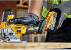 DeWALT DCS335P2-QW 18V XR Li-ion XR accu decoupeerzaag set (2x 5.0Ah) in TSTAK - koolborstelloos