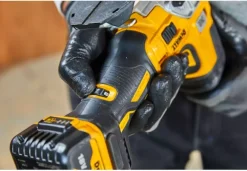 DeWALT DCS335P2-QW 18V XR Li-ion XR accu decoupeerzaag set (2x 5.0Ah) in TSTAK - koolborstelloos
