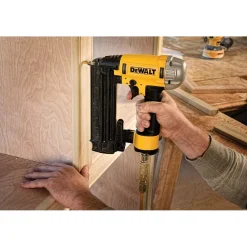 DeWALT DPN1850PP-XJ Pneumatische afwerktacker - olievrij - 18 gauge - 15-50mm - 4,8-8,3 bar