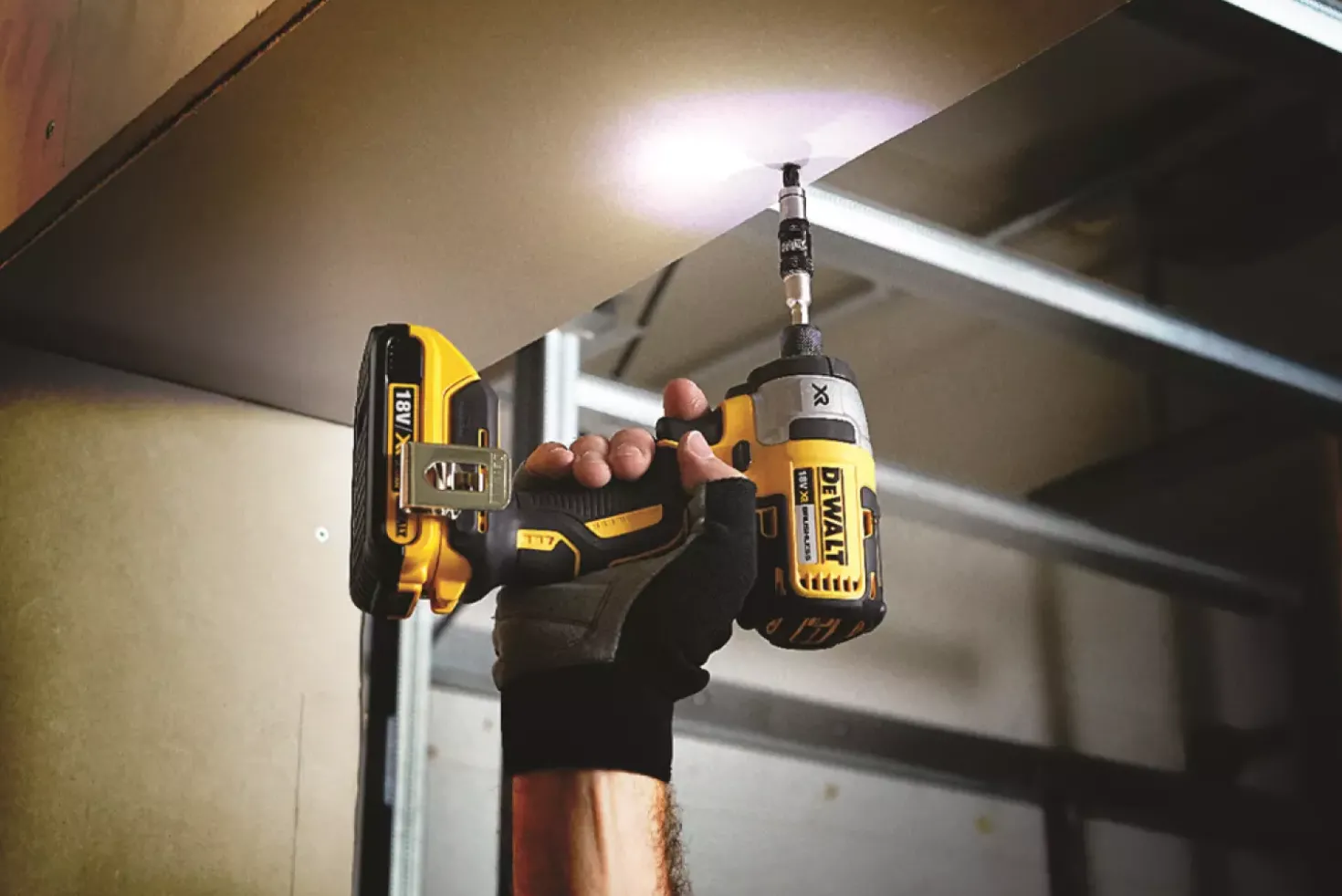 DeWALT DT70518T-QZ 10-delige impact Torsion bitset met zwenkbare bit tip houder
