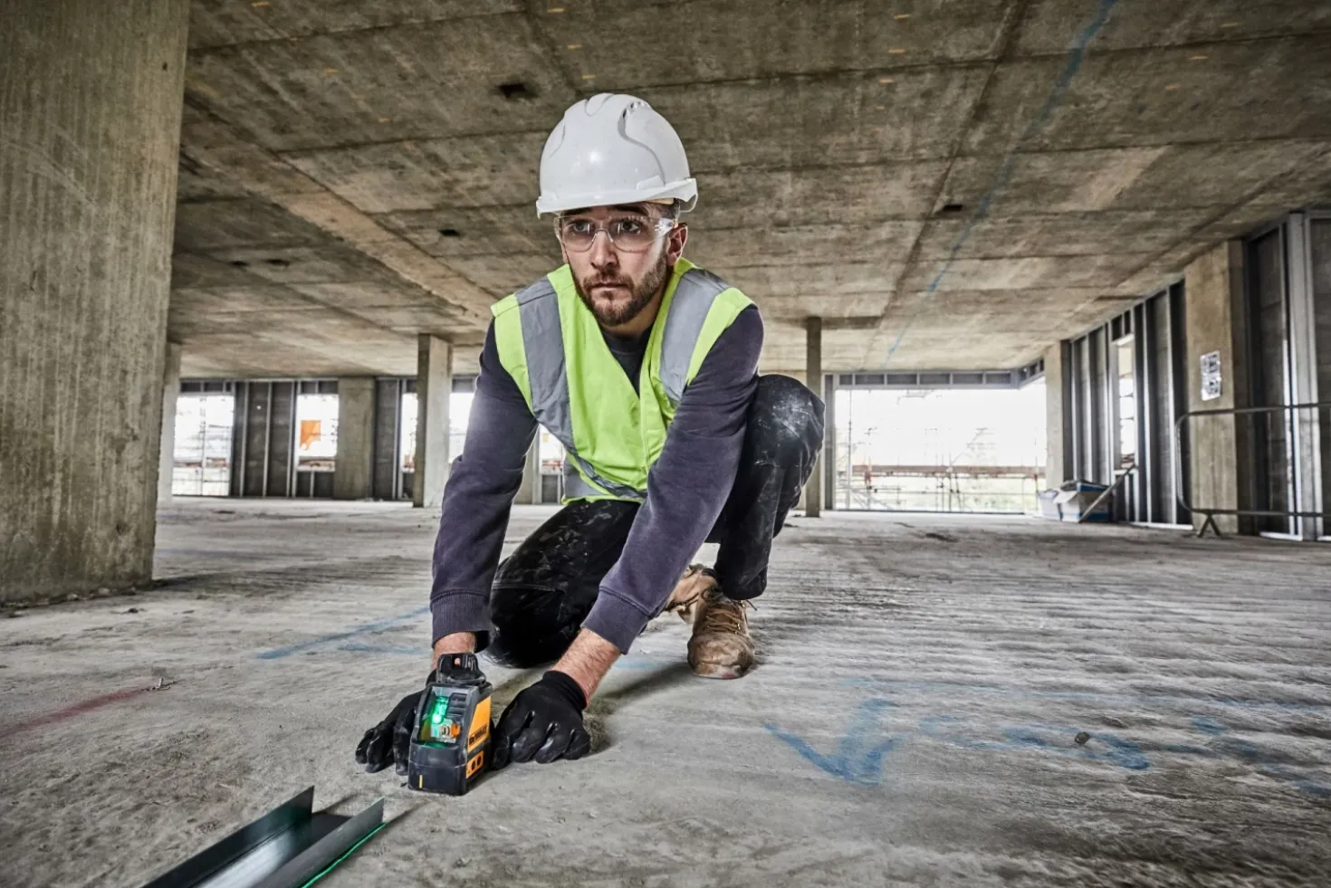DeWALT DW088CG-XJ Zelfnivellerende kruis lijnlaser in koffer - 2 lijnen - 15m - Groen