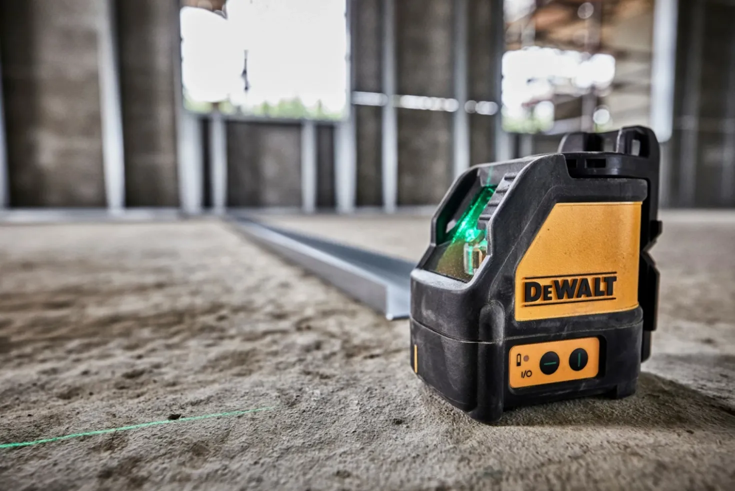 DeWALT DW088CG-XJ Zelfnivellerende kruis lijnlaser in koffer - 2 lijnen - 15m - Groen
