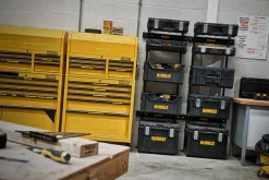 DeWALT DWST1-75694 Werkplaatsrek - 65 x 33 x 180 cm