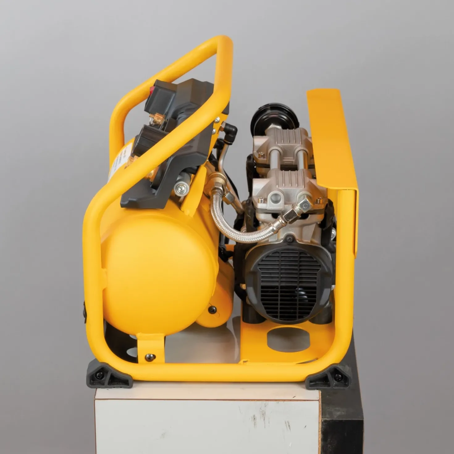 DeWALT DXCMS156RE stille olievrije compressor - 6L - 10 bar
