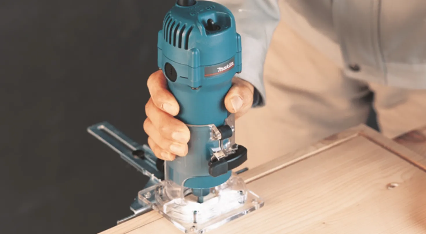 Makita 3707F Kantenfrees - 440W - 6mm