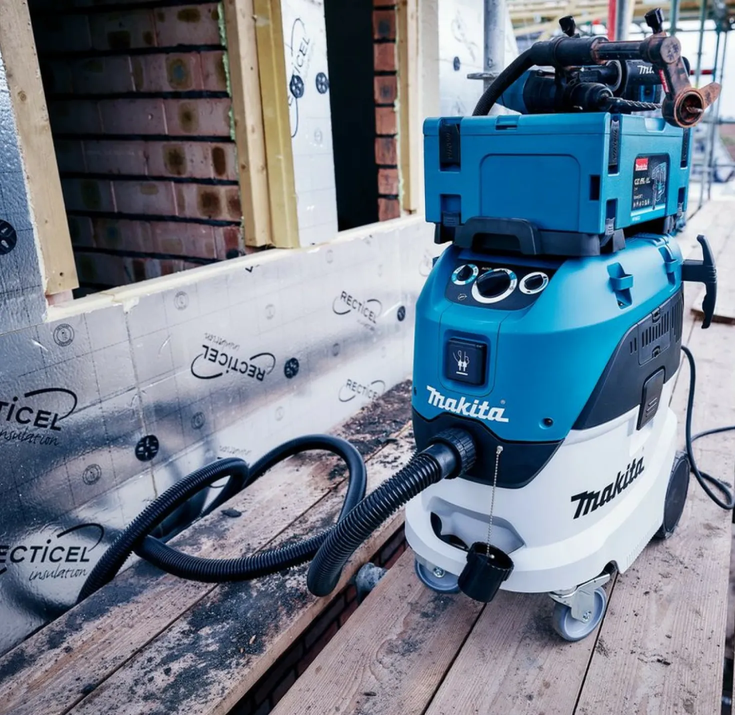 Makita VC4210L Bouwstofzuiger - 1200W - L-klasse - 34L