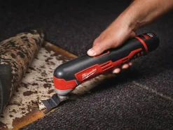 Milwaukee C12 MT-402B 12V Li-Ion Accu multitool set (2x 4.0Ah accu) + 8 delige accessoireset in tas - variabel
