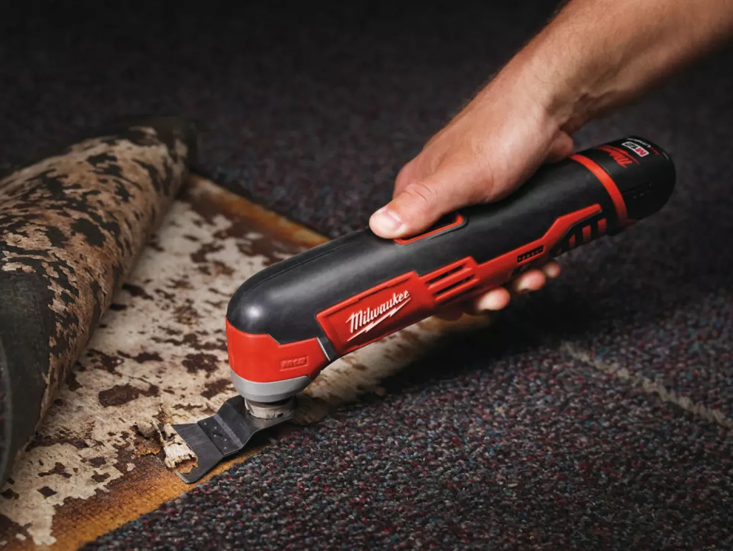 Milwaukee C12 MT-0 12V Li-Ion Accu multitool body + 8 delige accessoireset - variabel