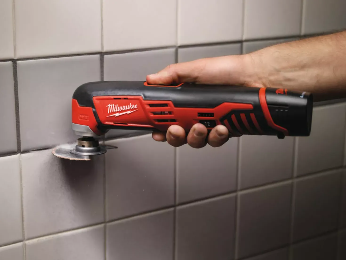 Milwaukee C12 MT-0 12V Li-Ion Accu multitool body + 8 delige accessoireset - variabel
