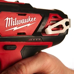 Milwaukee M18 BDD-202C 18V Li-Ion accu boor-/schroefmachine set (2x 2.0Ah accu) in koffer