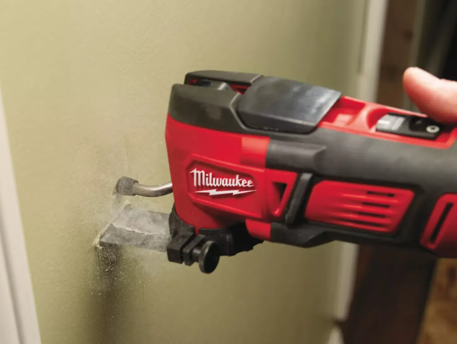 Milwaukee M18 BMT-0 18V Li-Ion accu multitool body + 8 delige accessoireset