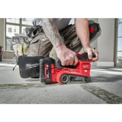 Milwaukee M18 FBTS75-552X 18V Li-ion accu bandschuurmachine set (2x 5.5Ah) in HD Box- 75 x 457mm