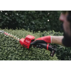 Milwaukee M12 FHT20-0 M12 FUEL 12V Li-Ion accu heggenschaar body - 200mm - koolborstelloos