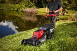 Milwaukee M18 F2LM53-122 FUEL 36V (2x18V) Li-ion accu zelfrijdende grasmaaier set (2x 12.0Ah Forge accu) - 53cm