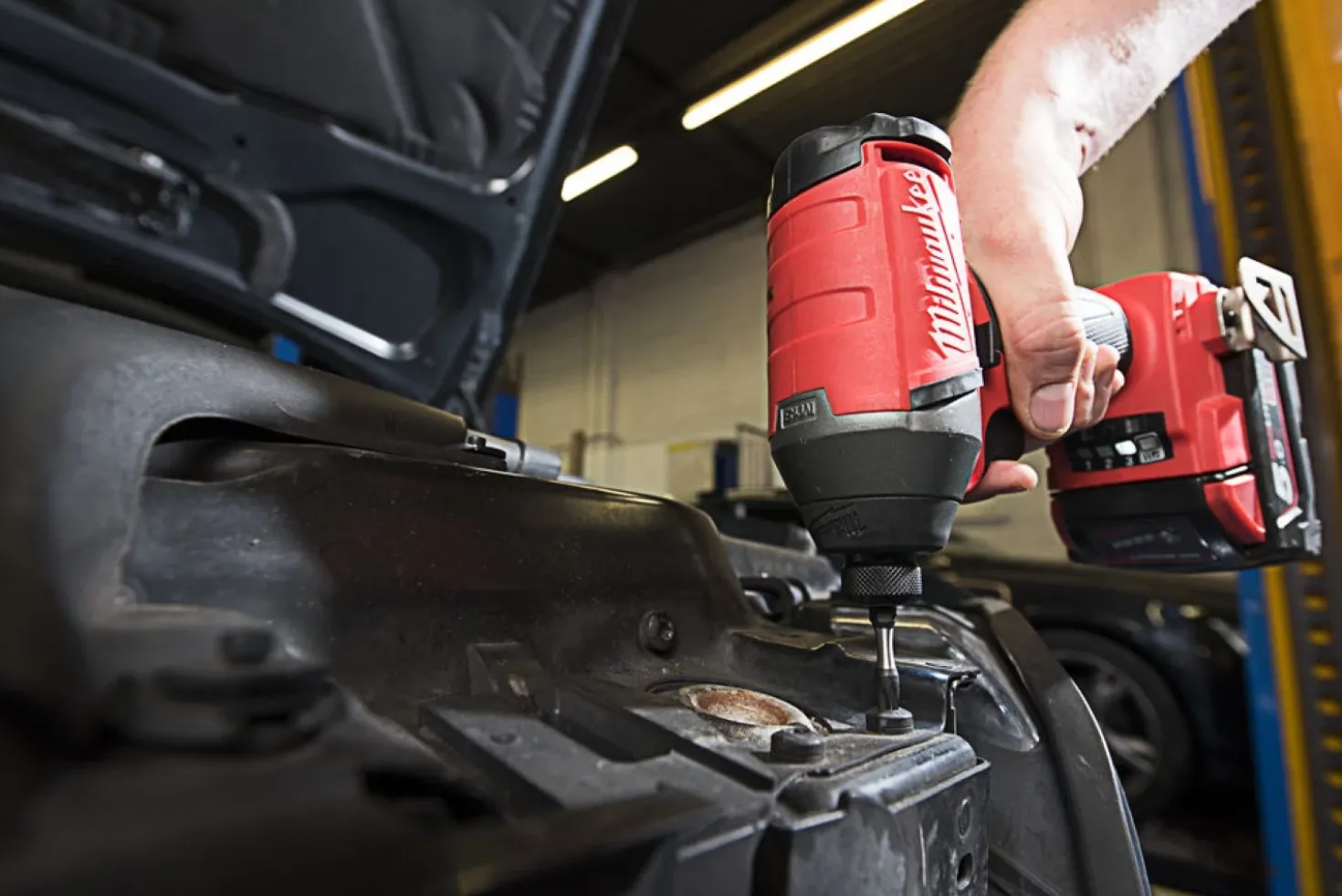 Milwaukee M18 FQID-501B 18V Li-ion accu slagschroevendraaier set (1x 5.0Ah accu) in tas