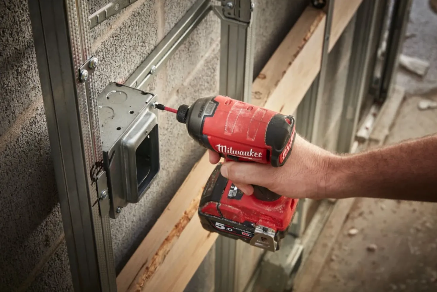 Milwaukee M18 FQID-501B 18V Li-ion accu slagschroevendraaier set (1x 5.0Ah accu) in tas
