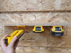 StealthMounts BM-DW20-YLW-6 Accuhouder voor DeWALT XR & Flexvolt - Geel - 6-pack
