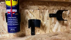 StealthMounts OM-CAN-BLK-2 Spuitbus houder - Zwart - 2 stuks
